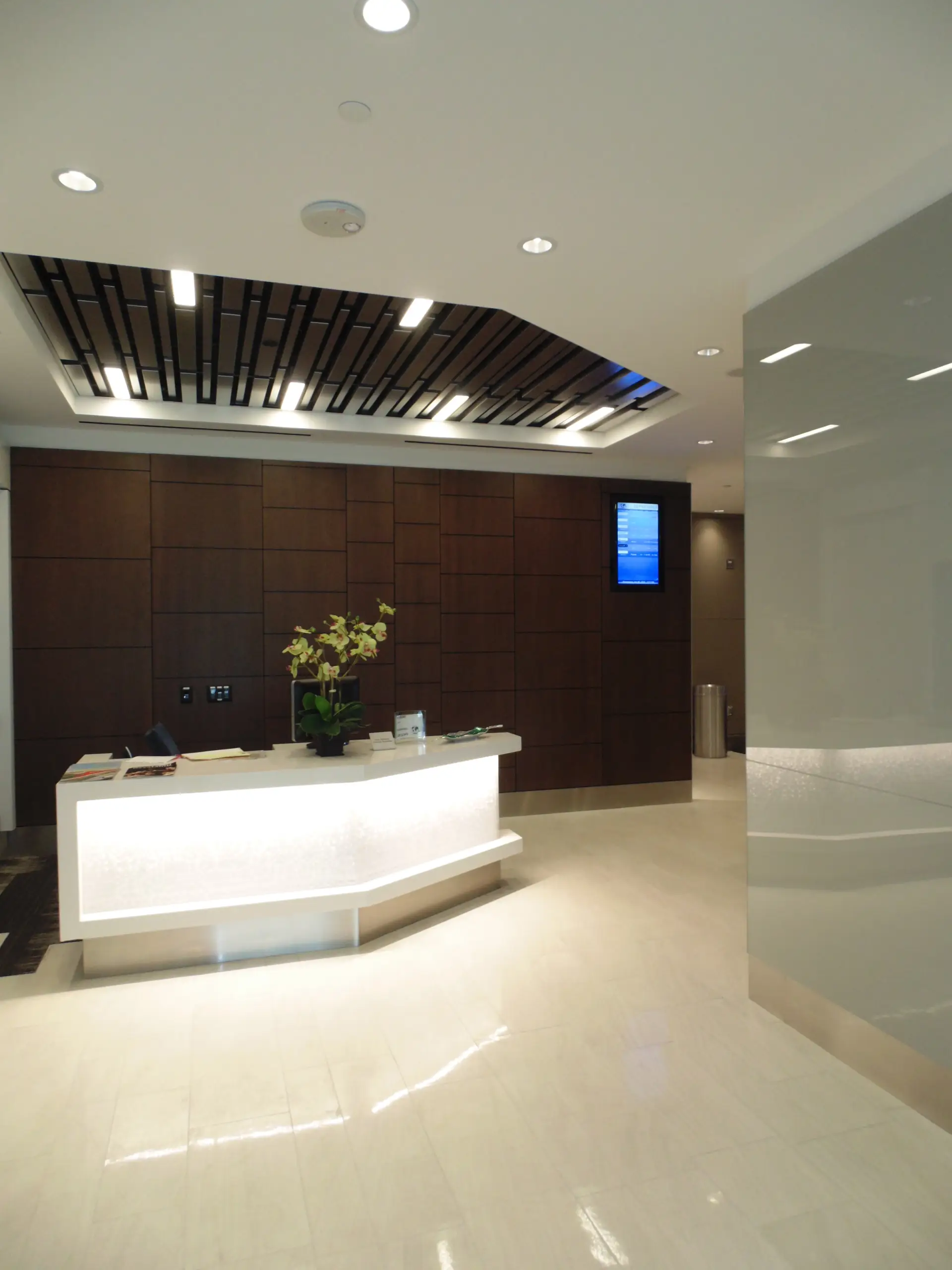 INTERNATIONAL LOUNGE - Image 2